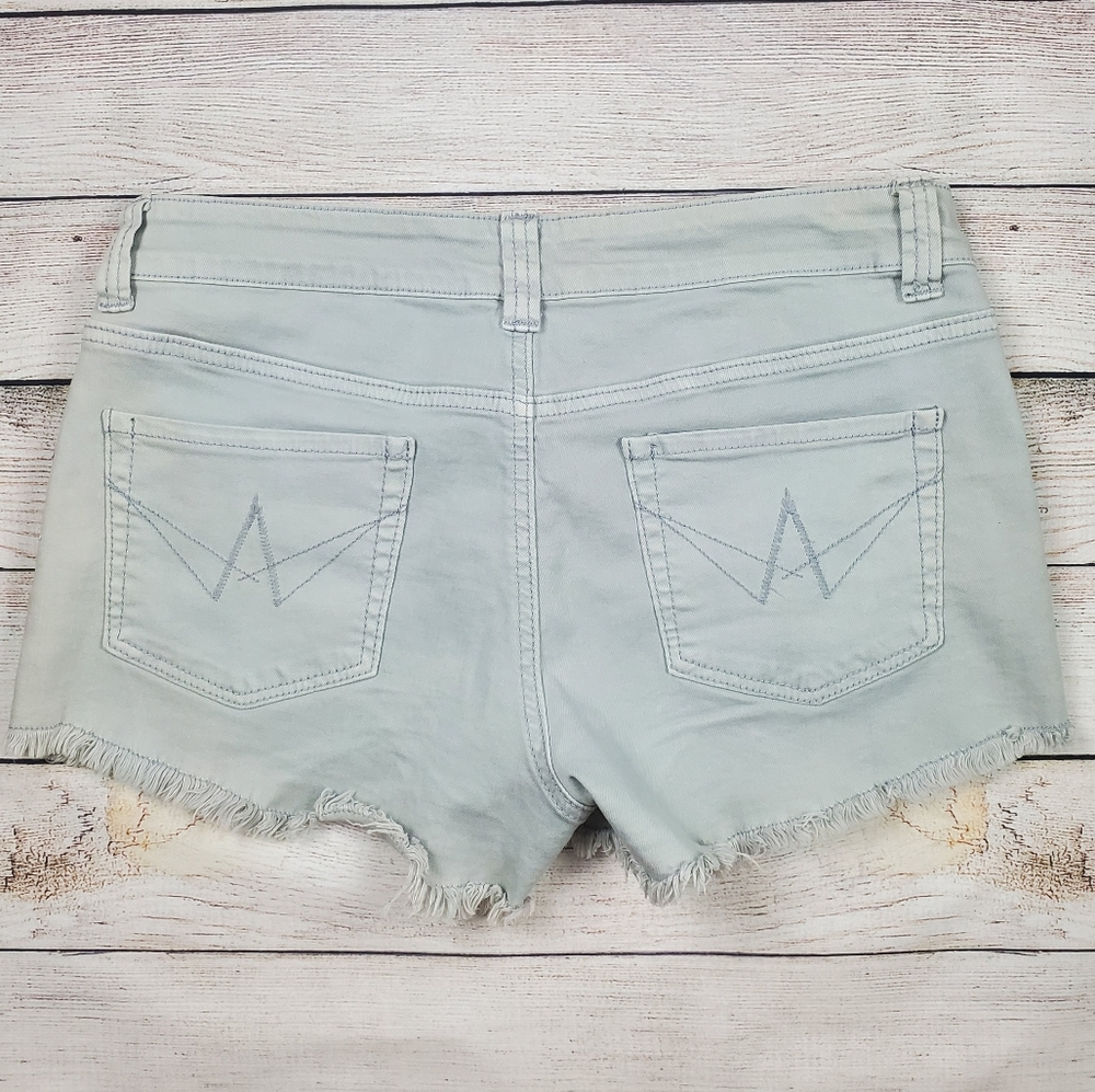 Lost | Light wash cutoff denim shorts - Picture 2 of 5